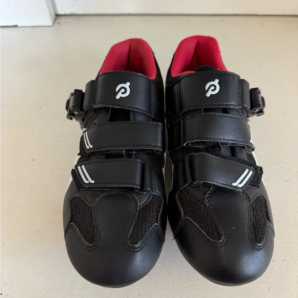 Peloton women’s cycling shoes size 38 (their US7).‎